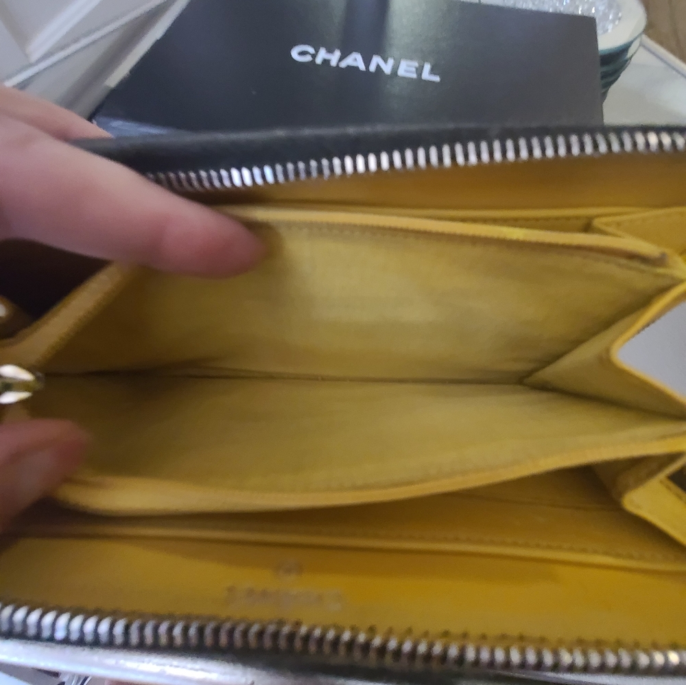Chocolate CHANEL zip wallet - Picture 8 of 14